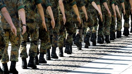 Abmarsch für Fanatiker. Die Bundeswehr hat seit 2016 mehr als 200 extremistische Soldaten aus dem Dienst entfernt. Die meisten Entlassenen waren Rechte.