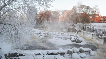 Die frostigen Temperaturen und und die lange Dunkelheit im finnischen Winter sind für manchen schwer zu ertragen.. 