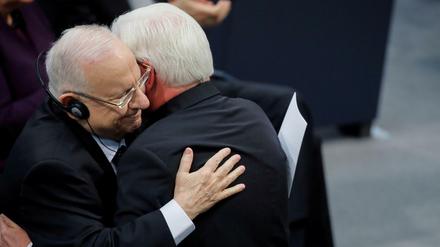 Gemeinsames Erinnern. Reuven Rivlin und Frank-Walter Steinmeier fanden im Bundestag eindringliche Worte. 