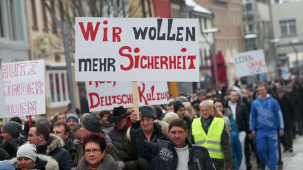 Hunderte von Russlanddeutschen demonstrierten in Villingen-Schwenningen gegen Gewalt und für mehr Sicherheit in Deutschland.
