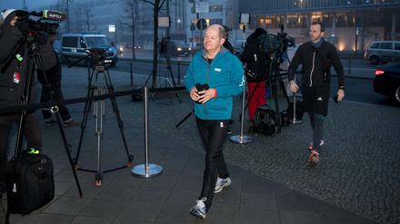Sportlich: Im Jogginganzug kaum SPD-Parteivize Olaf Scholz am Donnerstag zur Sondierung im Konrad-Adenauer-Haus.