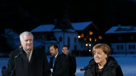 Bundeskanzlerin Angela Merkel nach ihrer Ankunft in Wildbad Kreuth mit CSU-Chef Horst Seehofer. 