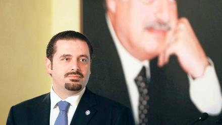 In der Krise: Libanons Premier Saad Hariri vor dem Bild seines Vaters Rafik. Foto: dpa