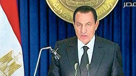 Rede ans revoltierende Volk. Der angegriffen wirkende Präsident Mubarak trat in der Nacht zum Samstag erstmals seit Beginn der Unruhen im ägyptischen Fernsehen auf. Foto: Reuters