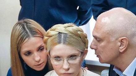 Während des Prozesses wurde Julia Timoschenko von ihrer Tochter Jewgenija (links) und ihrem Mann Alexander unterstützt. Die 31-jährige Restaurantbesitzerin hat an der London School of Economics studiert und lebt heute in Kiew.