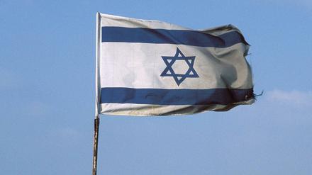 Eine Israel-Flagge wurde an einem Schornstein in Leipzig gehisst.