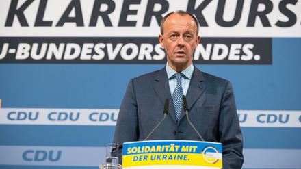 Friedrich Merz pocht pocht auf mehr Hilfe für die Ukraine will vor dem Kanzler nach Kiew reisen.