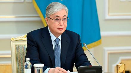Kasachstans Präsident Kassym-Schomart Tokajew hat Neuwahlen angekündigt (Archivbild).