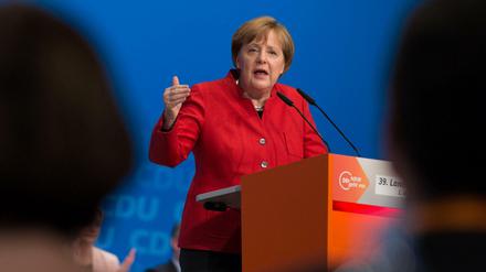 Die CDU-Vorsitzende und Bundeskanzlerin Angela Merkel greift in Münster die rot-grüne Regierung in Nordrhein-Westfalen an. 