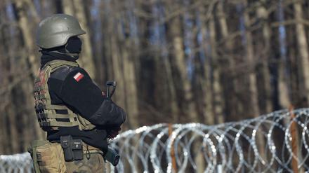 Die Grenze zwischen Polen und Belarus wird künftig durch eine zusätzliche Befestigung gesichert.