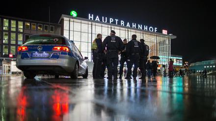Nach den sexuellen Übergriffen auf Frauen in der Silvesternacht verstärkt die Polizei die Präsenz am Hauptbahnhof. 