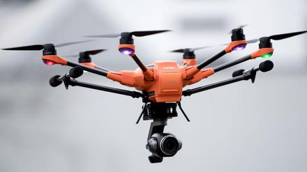 Am Londoner Flughafen Heathrow wurden am Dienstag wegen einer Drohnensichtung alle Abflüge gestoppt.