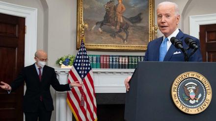 US-Präsident Joe Biden und der scheidende Verfassungsrichter Stephen Breyer im Weißen Haus.