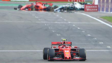Alles auf rot. Ferrari-Pilot Charles Leclerc gewinnt in Spa.