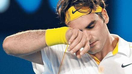 Augenwischerei. Roger Federer leistete sich zu viele Fehler und kann seinen Titel bei den Australian Open nicht mehr verteidigen. Foto: AFP