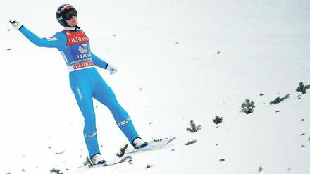 Der zweite Streich. Anders Jacobsen bejubelt seinen Sieg in Garmisch-Partenkirchen. Der Norweger führt auch die Gesamtwertung der Tournee an. Foto: Reuters