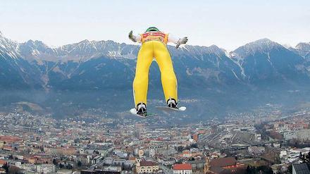 Glänzende Aussichten. Peter Prevc hat mit seinem Sieg beim Neujahrsspringen in Garmisch-Partenkirchen auch die Führung in der Gesamtwertung der Vierschanzentournee übernommen. Der Slowene ist der dominierende Springer dieser Saison und überzeugt vor allem durch seine Konstanz. 