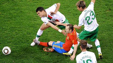 Selbst für Dribbelkünstler Iniesta gab es gegen Portugal kaum ein Durchkommen.