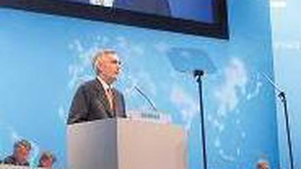 Vertrauen Sie Siemens. Vorstandschef Peter Löscher warb auf der Hauptversammlung um die Gunst der Aktionäre.