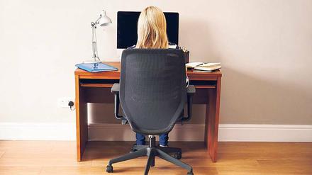 Ein Nachteil ist, dass sich Mitarbeiter im Home Office isoliert fühlen und sich nicht austauschen können.