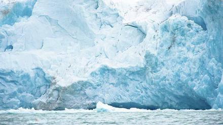 Eis ohne Ende. Fallen die Temperaturen auf der Nordhalbkugel stark genug, bietet sich auch in Mitteleuropa ein Bild wie derzeit am Kongsbreen-Gletscher auf Spitzbergen.