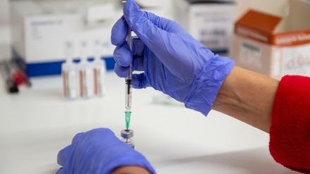 Biontech startet erste klinische Studie mit Omikron-Impfstoff.